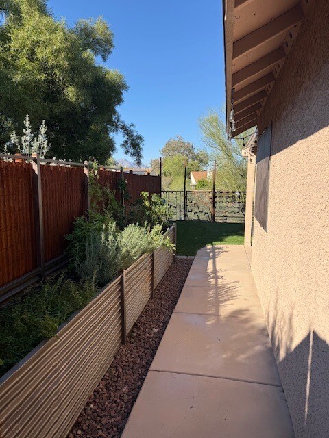 Foto del edificio - FOR RENT