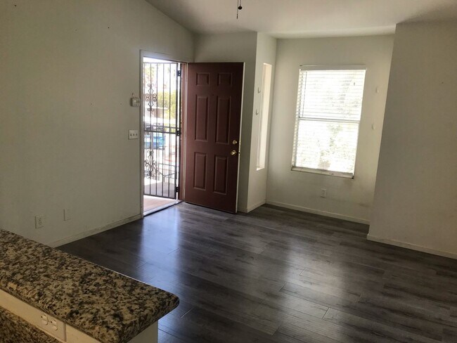 Foto del edificio - Charming 1-Bedroom Condo by Chinatown; AVA...