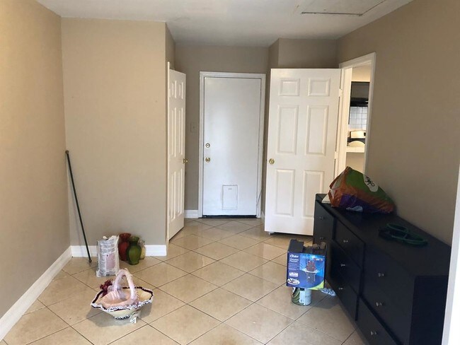 Foto del edificio - 1034 Cherry Spring Dr