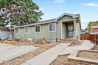 Building Photo - 2073 W Hillside Ave