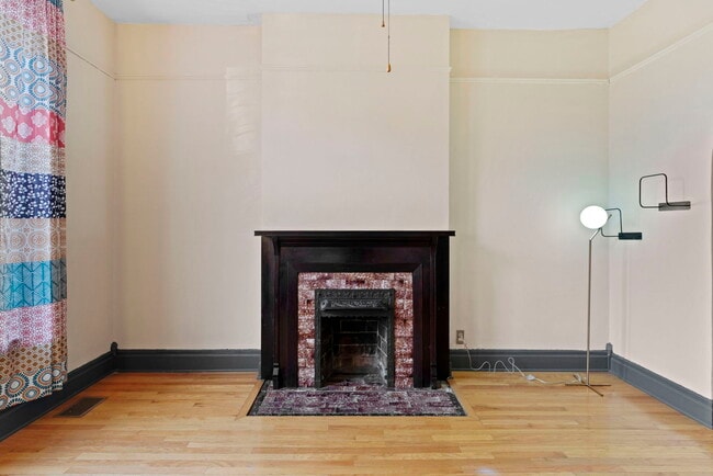 Foto del edificio - 1929 S Central Park Ave