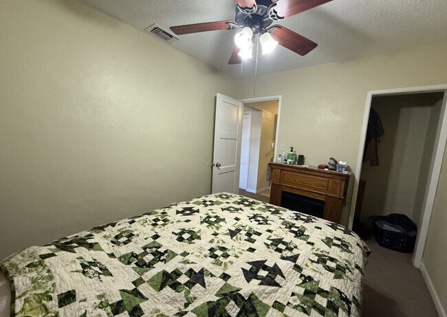 Foto del edificio - FOR RENT!! AVAILABLE 12/20/2025