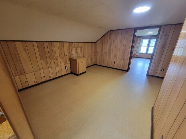 Foto del edificio - 5 Bedroom Home in Usk, WA for $1,600 a month