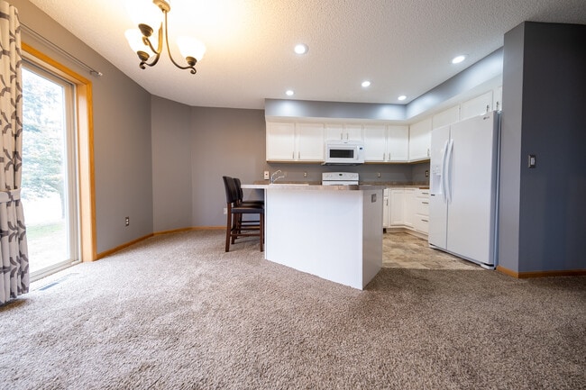 Building Photo - 800 Bradbury Cir