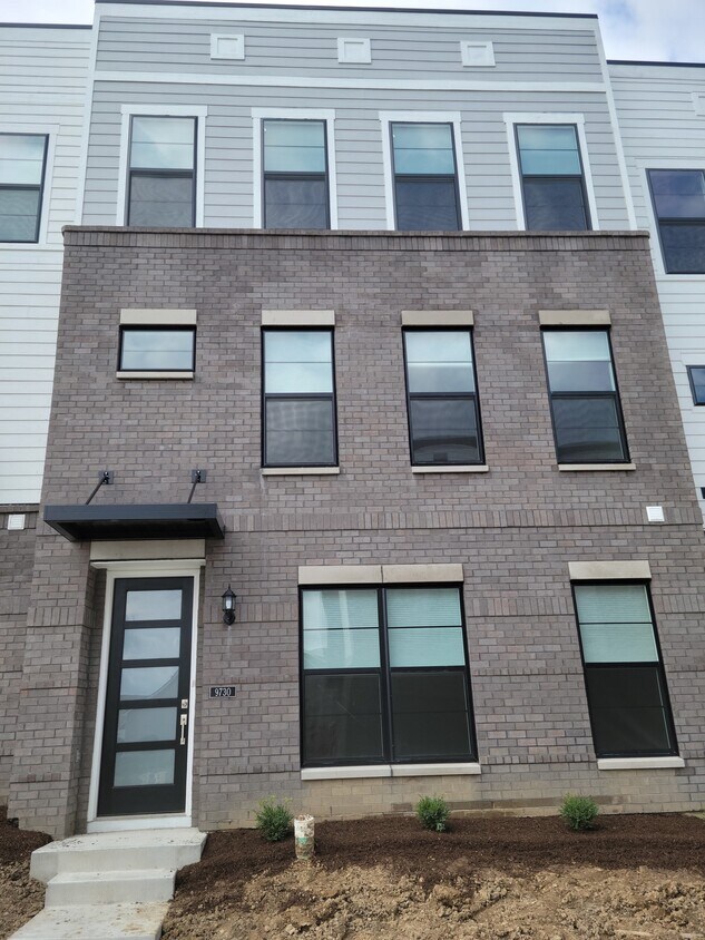 9730 Junction Sta, Fishers, IN 46037 Townhome Rentals in Fishers IN