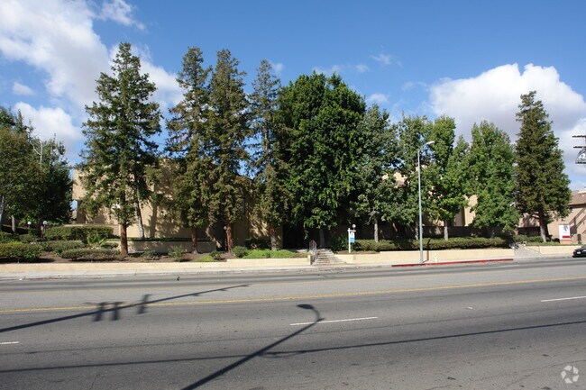 Foto del edificio - Topanga Townhomes