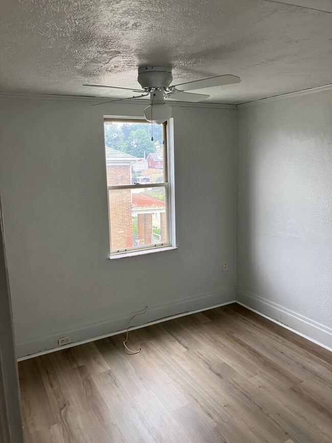 Bedroom 2 - 1630 Oakhurst St