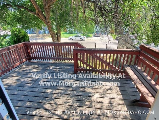 Building Photo - 516 18th Ave N