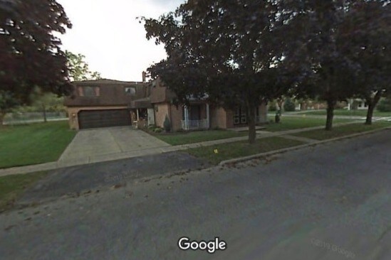 Front on East Goundry - 285 Robert Dr