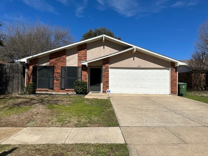 Primary Photo - 6905 Blackberry Dr