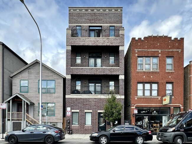 Building Photo - 2338 W Grand Ave