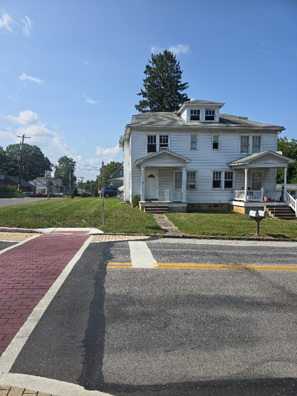 Foto principal - 121 W 1st St