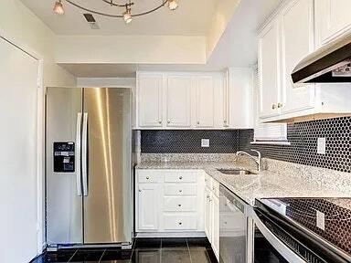 Building Photo - 8855 Tamebird Court