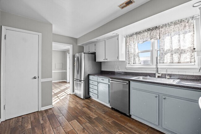 Foto del edificio - Charming Ranch Home Near Mt. Trashmore & Naval Bases