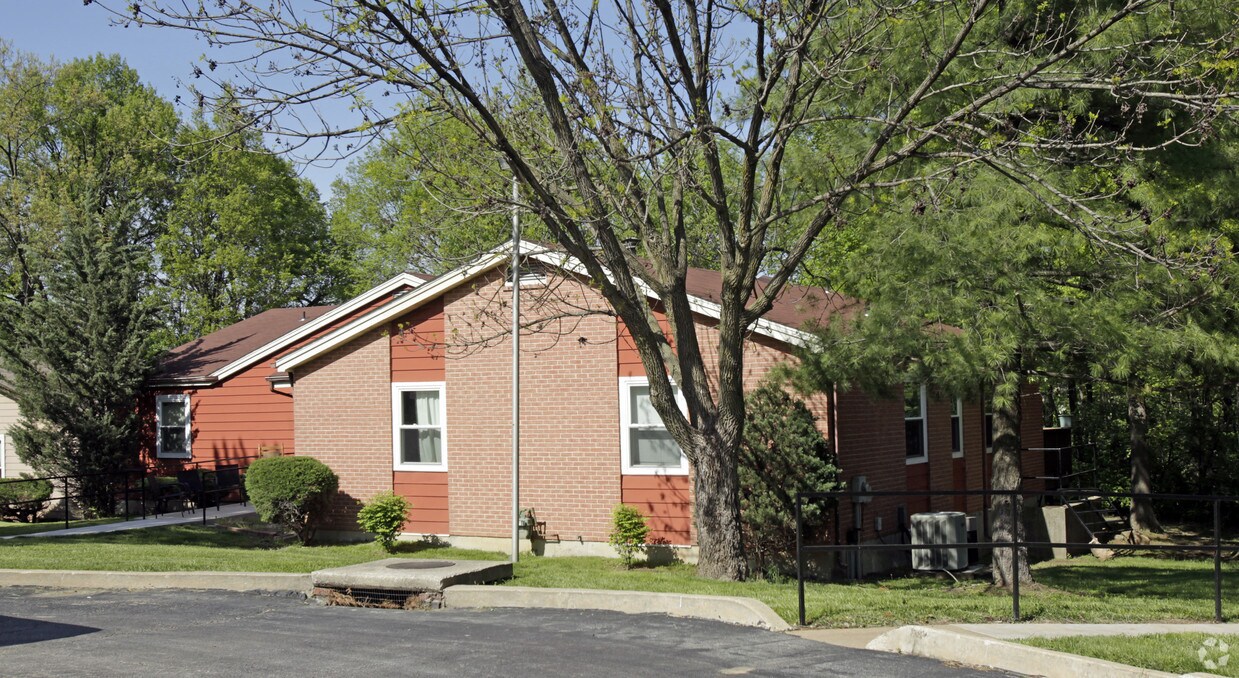 Foto del edificio - Rainbow Village Dorms