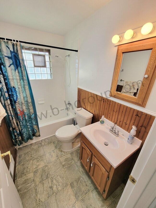 Foto del edificio - Finished Basement