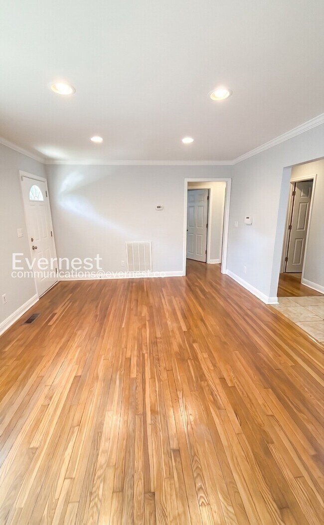 Foto del edificio - 2 Bed/1 Bath Home with Garage / Available Soon!