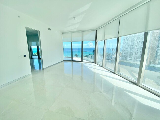 Foto del edificio - 18975 Collins Ave