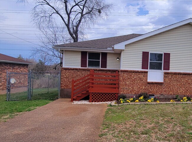 Building Photo - 128 Slayton Ct