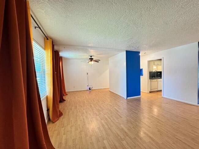 Foto del edificio - 1622 Denison Dr
