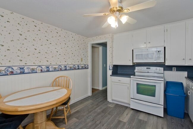 Building Photo - 148 Lower Beverly Hills