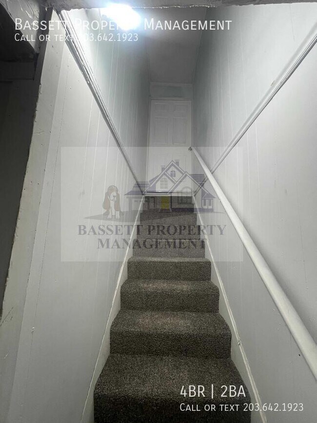 Building Photo - 151 Crown St