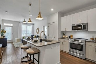 Building Photo - 300 Prominence Point Pkwy