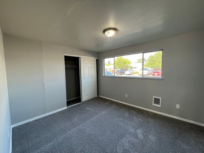 Interior Photo - Lincoln Court