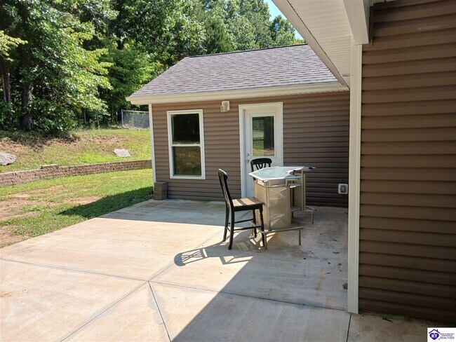 Building Photo - 166 Michael Ln