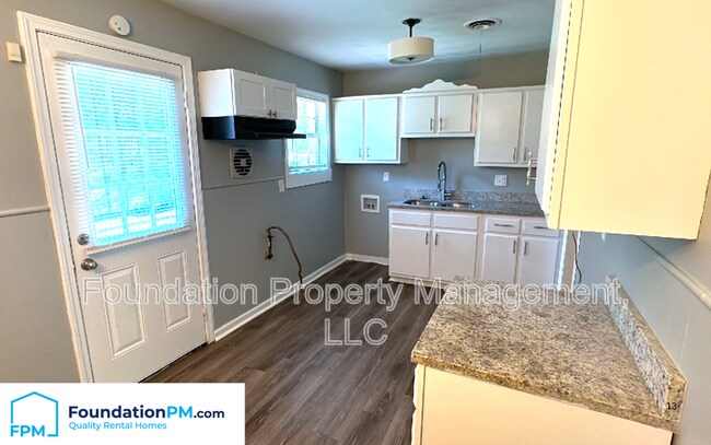 Building Photo - 319 Honduras Dr