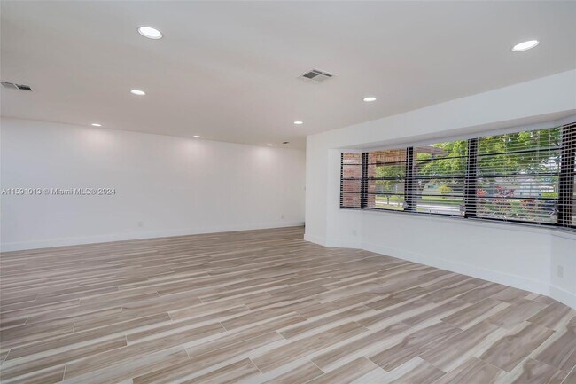 Building Photo - 6955 Northwest 18th Street Apt #6955, Marg...