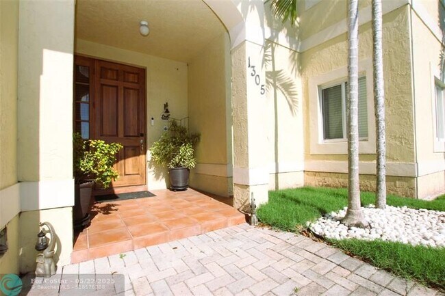 Foto del edificio - 1305 N 30th Ct