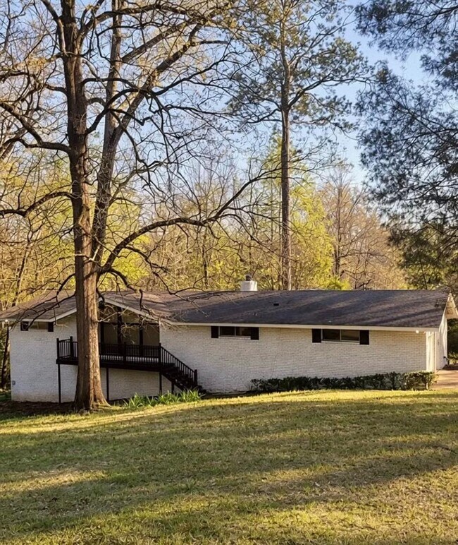 Foto del edificio - 323 Forrest Glen Rd
