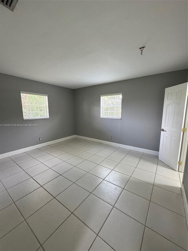 Foto del edificio - 14950 SW 20th St