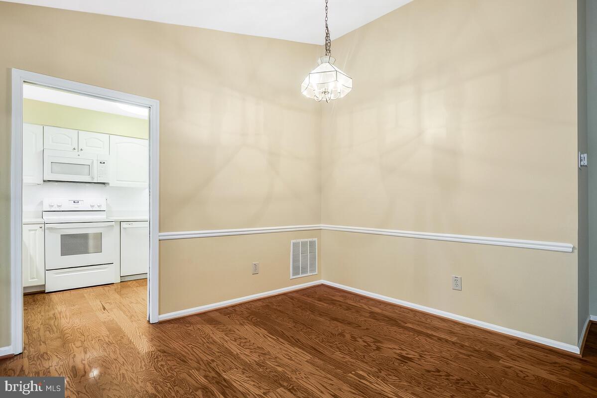 5715 Brewer House Cir Unit 301, Rockville, MD 20852 Apartment for