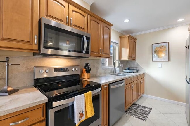 Building Photo - Waterfront Duplex Ideal for Corporate Housing