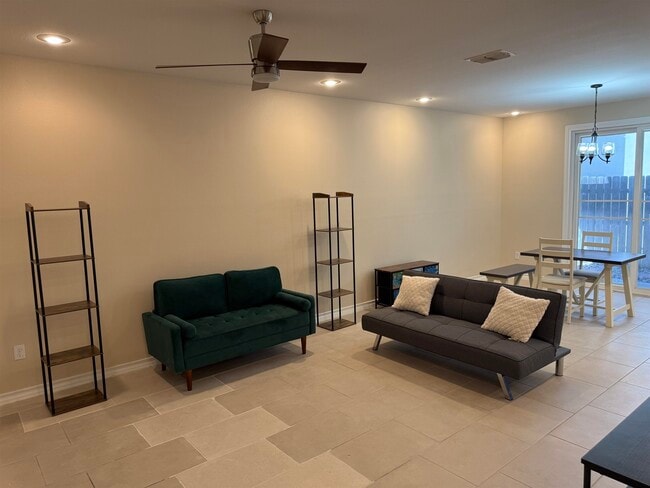 Building Photo - 7917 Elka Lp