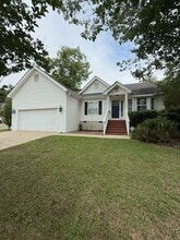 Building Photo - 1325 Parkwood Dr