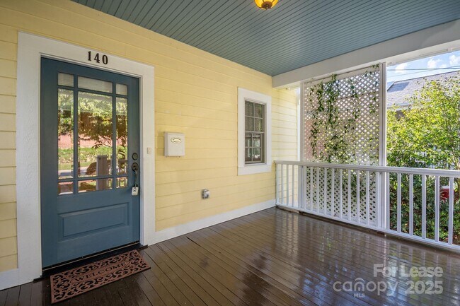 Foto del edificio - 140 Murdock Ave