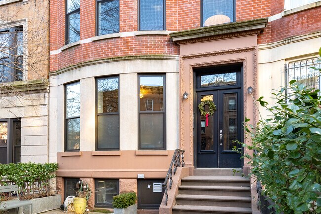Building Photo - 364 Union St