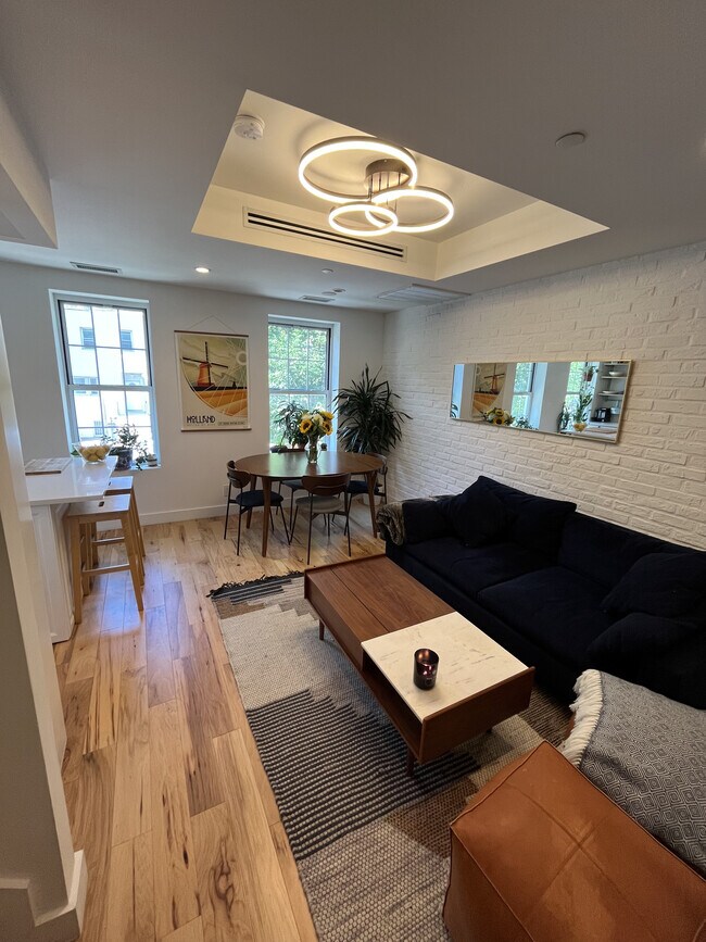 Living room - 450 Hart St