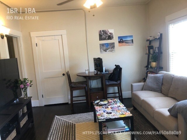 Building Photo - Stunning Updated Top Floor Unit in Vintage...