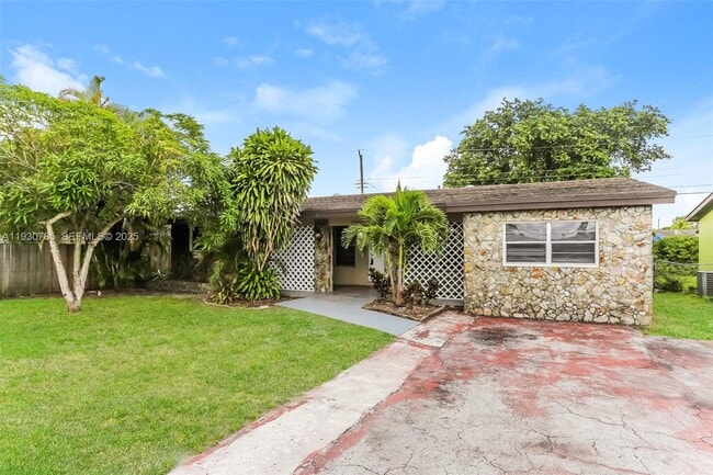 Building Photo - 7560 Venetian St