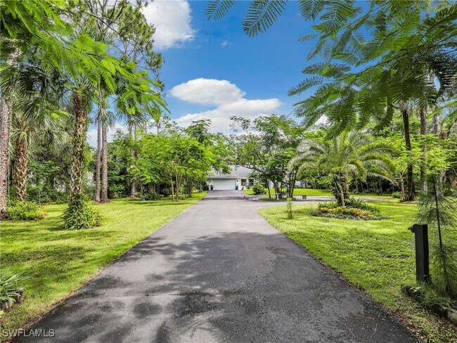 Foto del edificio - 4611-4613 3rd Ave NW