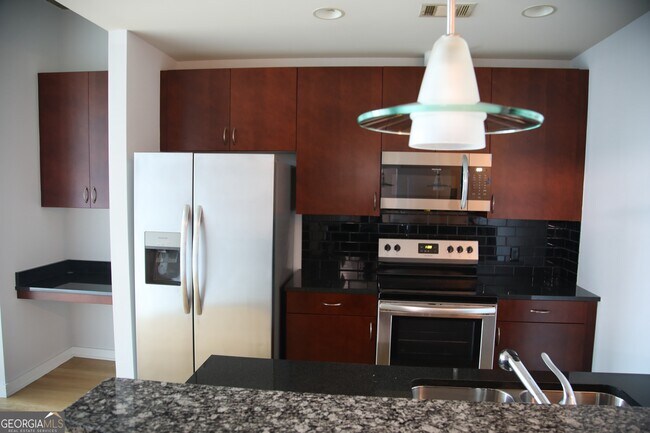 Foto del edificio - 400 W Peachtree St NW