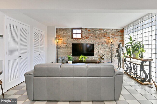 Building Photo - 206 N Patrick St