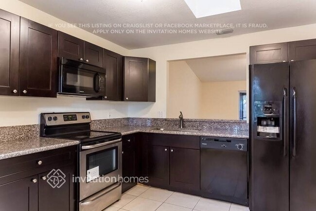 Foto del edificio - 6104 Strawberry Lakes Cir