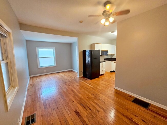 Photo - 2420 N Greenview Apartment