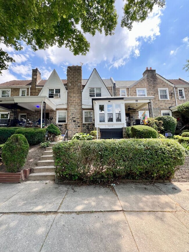 Foto del edificio - Gorgeous 3-Bedroom Townhome in Overbrook F...