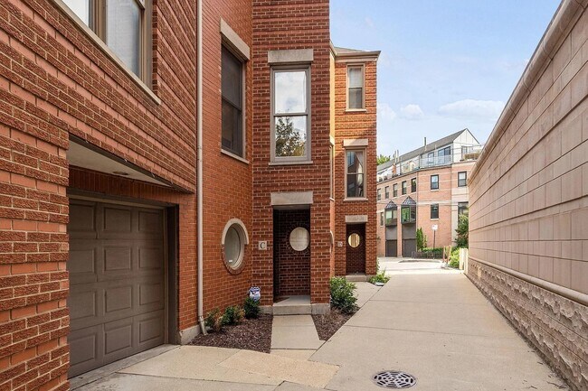 Building Photo - 1149 W Armitage Ave